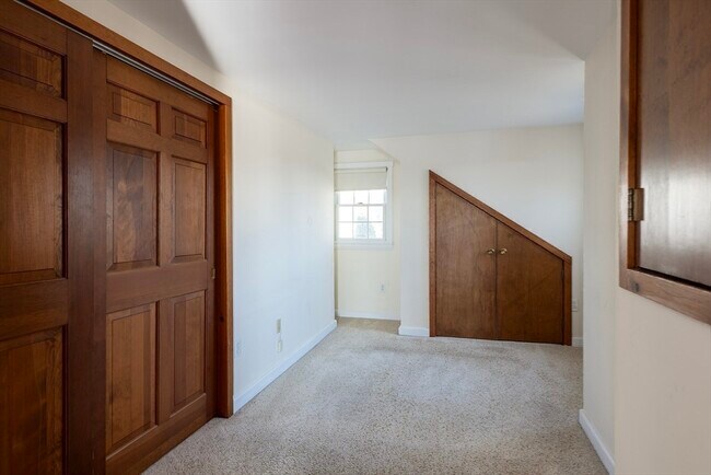 Building Photo - 33 Eagle Hill Rd