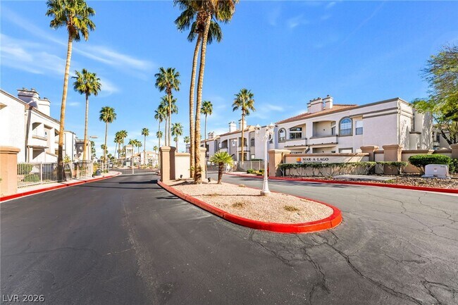 Building Photo - 3125 N Buffalo Dr