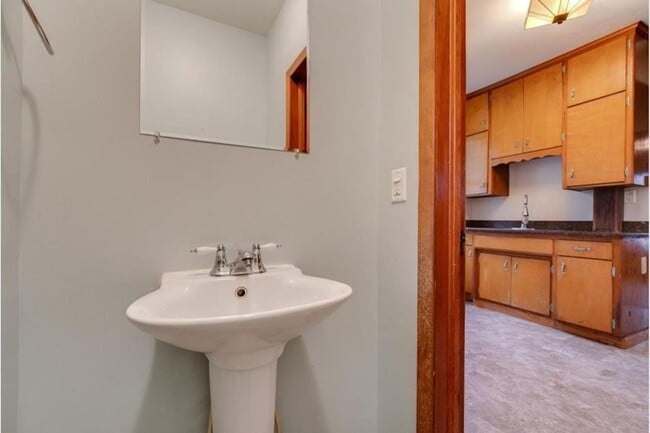 Building Photo - Charming 4 Bedroom/1.5 Bath Home for Rent