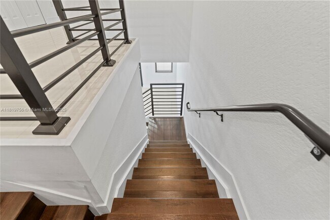 Building Photo - 535 SW 91st Pl