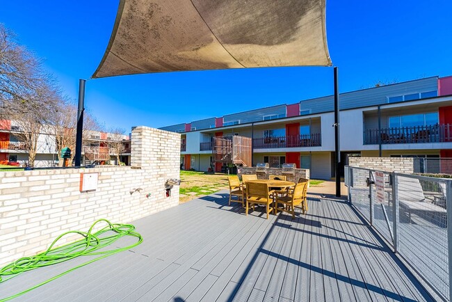 Building Photo - Modern 2 bed, 2 bath condo in South Austin