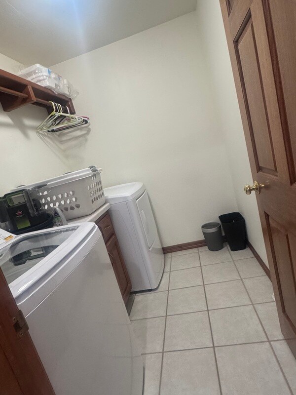 Building Photo - 2037-2039-2039 River Point Ct