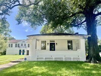 Building Photo - 912 Park Blvd