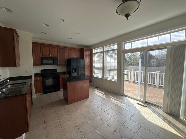Building Photo - Stylish End-Unit Townhome on  Oakridge Lane – Hellertown, PA