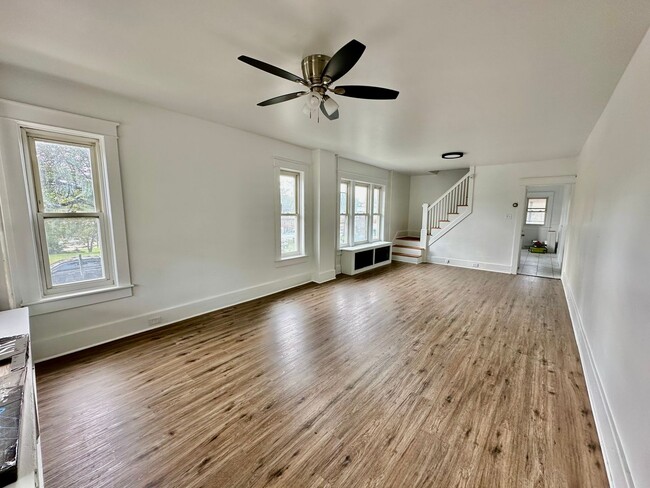 Building Photo - Large end of row 3 bedroom home located in...