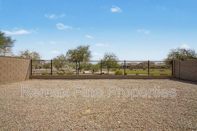 Building Photo - 15543 W Desert Hollow Dr