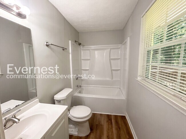 Building Photo - 3Bed/2Bath/Available Now!