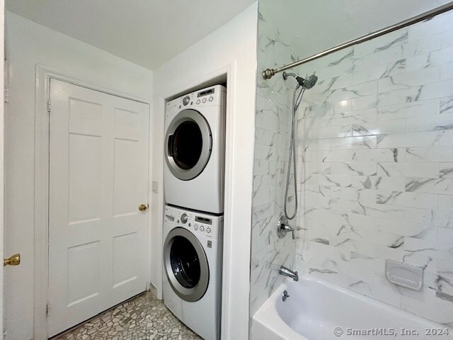 Building Photo - 328 Post Rd W