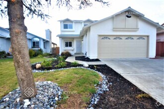 Building Photo - 1070 Silk Oak Dr