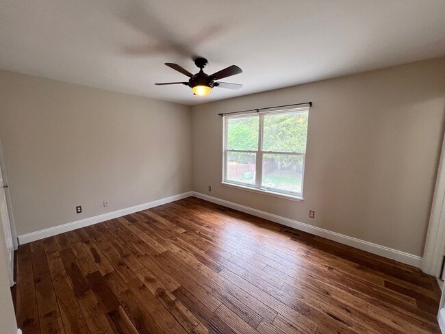 Building Photo - 3 Bedroom 2 Bath Home In the Francis Howel...