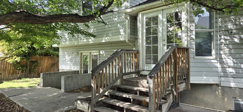 Building Photo - 2343 Sunset Dr