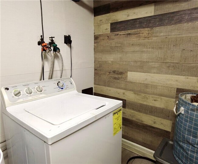 Building Photo - 80 Mauran St