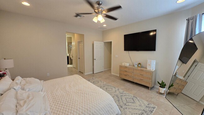 Building Photo - Beautiful 4 Bed / 3.5 Bath Home ~ Available April 1st + Incentive!