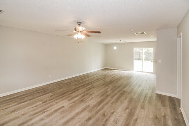 Building Photo - 10027 Branley Oak Dr