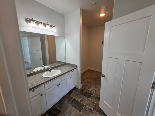 Building Photo - 415 N 360 W