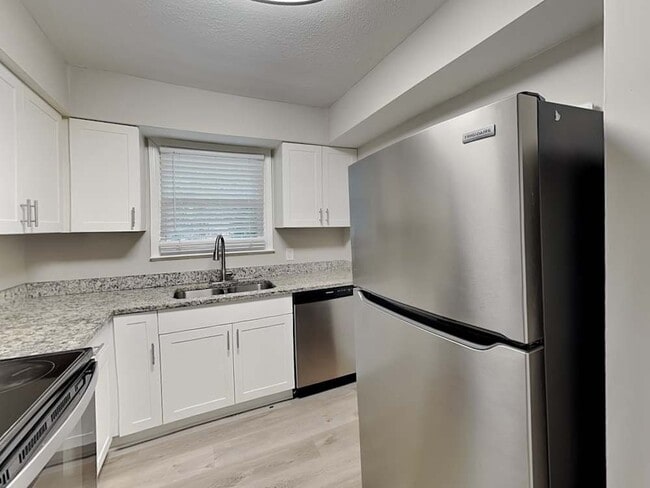 Building Photo - 415 Plainville Dr SW