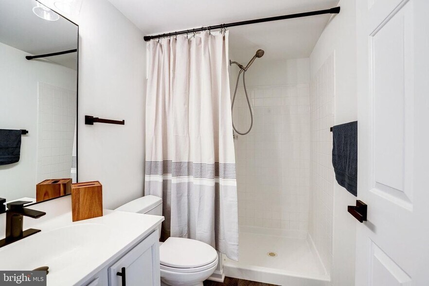 Building Photo - 15656 Three Otters Pl