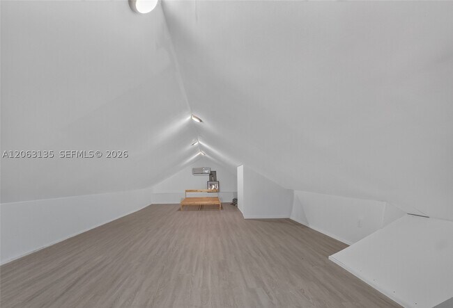 Building Photo - 1731 NE 171 St