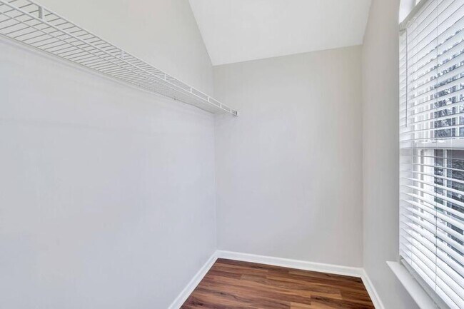 Building Photo - 5508 Kiev Dr