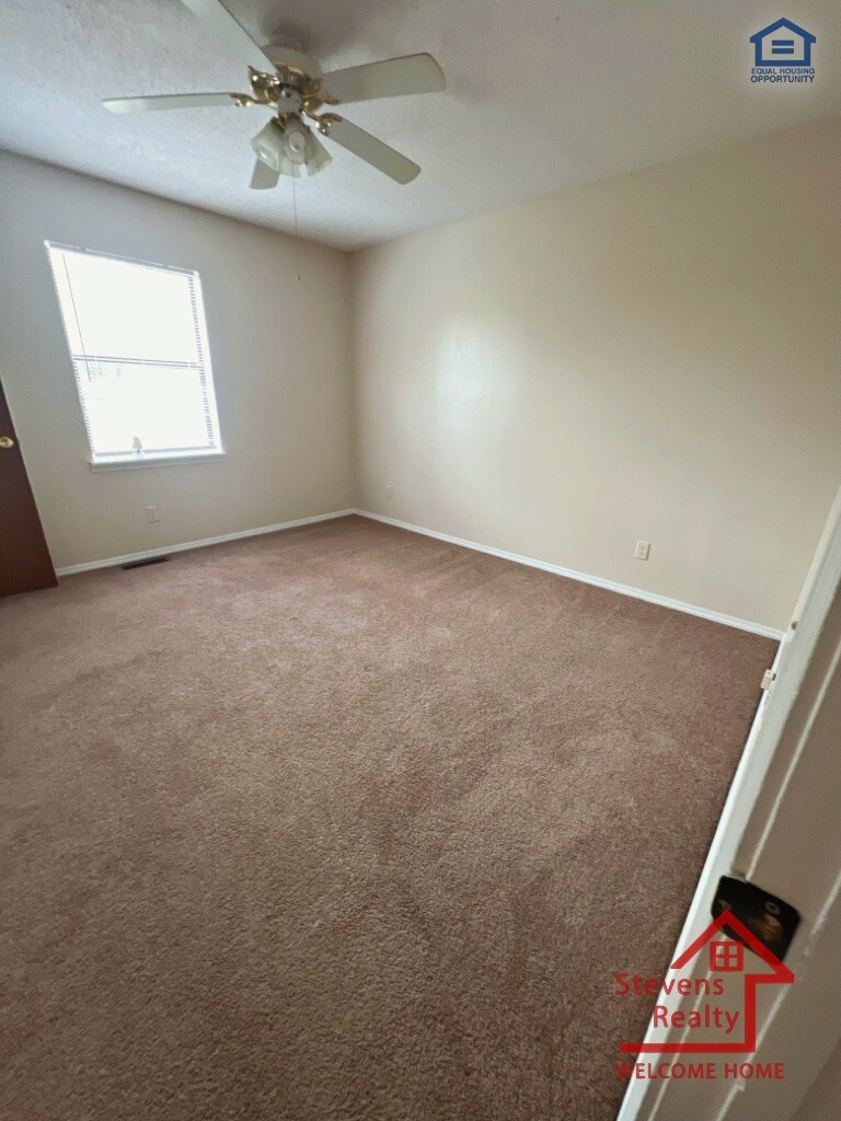Building Photo - 402 Peek Dr