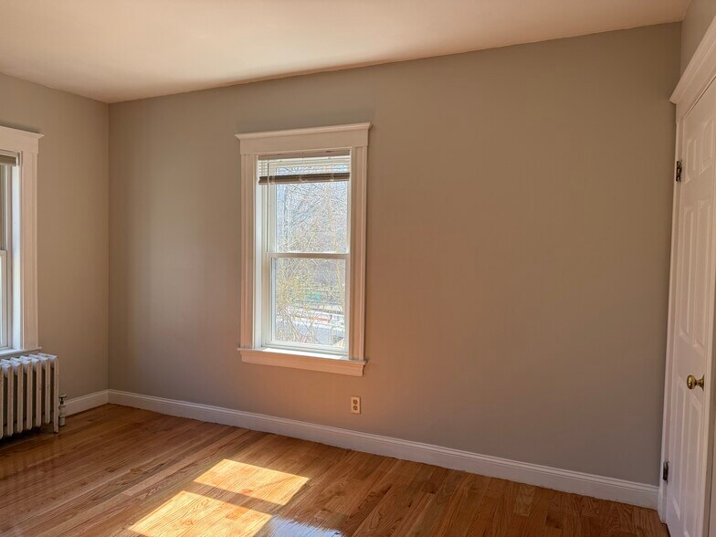 Building Photo - 65 Bacon St