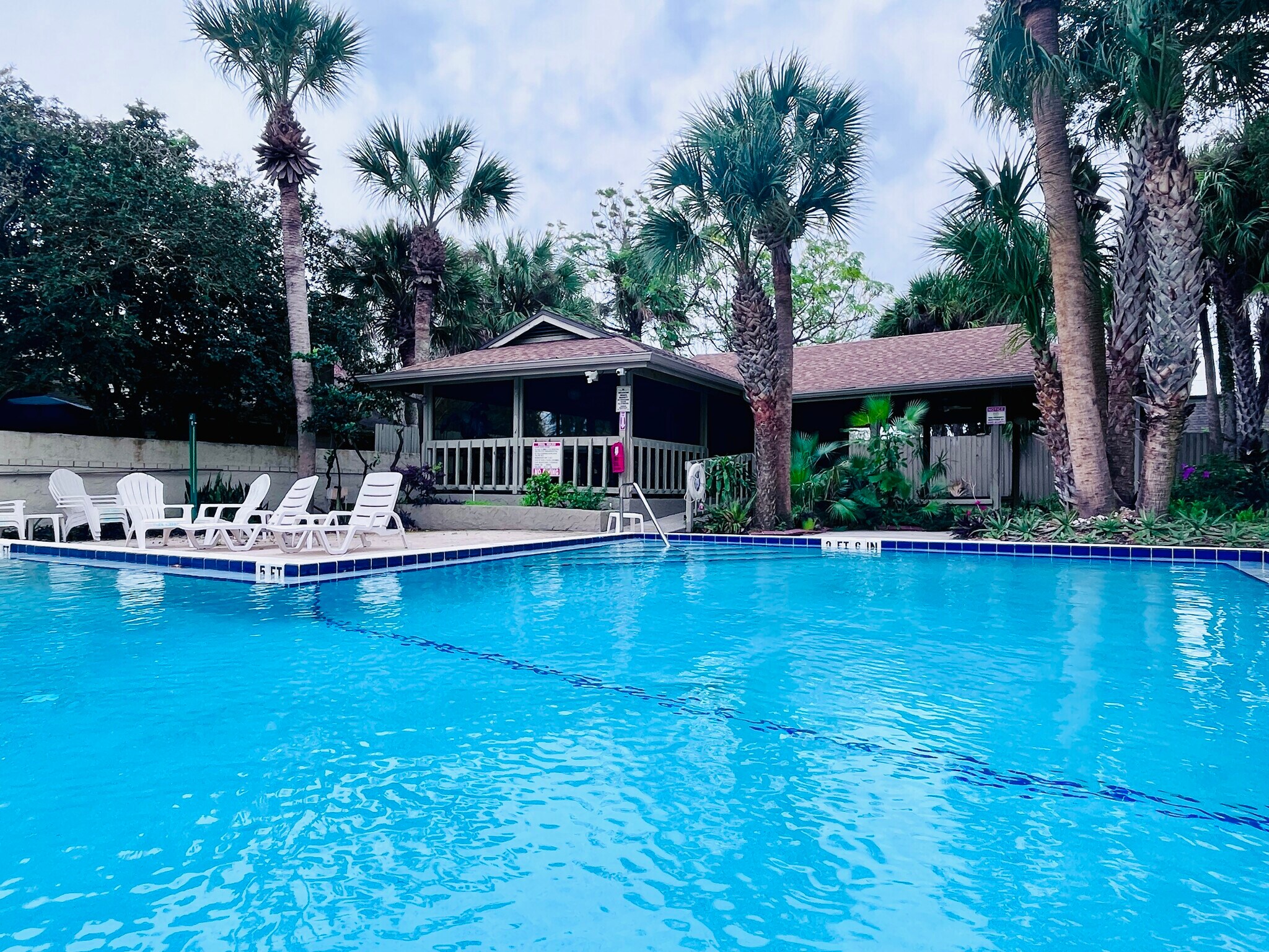 Community pool & cabana area - 1128 Park Green Pl