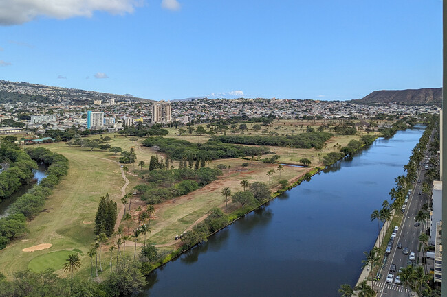 Building Photo - 2211 Ala Wai Blvd