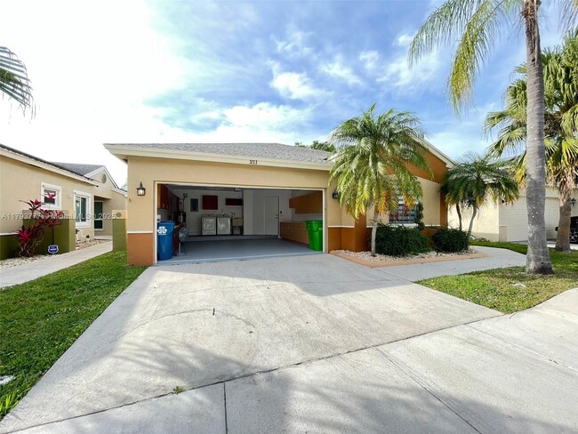 Building Photo - 211 E Riverbend Dr