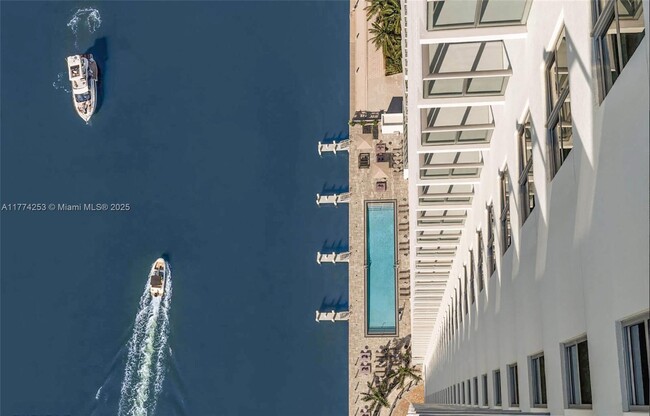 Building Photo - 4010 S Ocean Dr