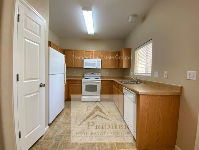 Building Photo - 7764 Sandy Springs Point