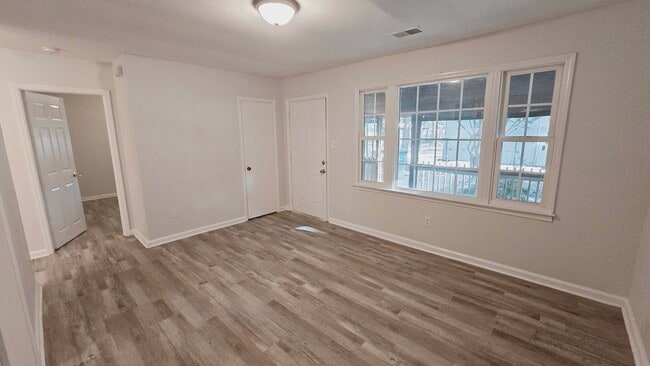 Building Photo - 1110 Pinecrest Ave NW