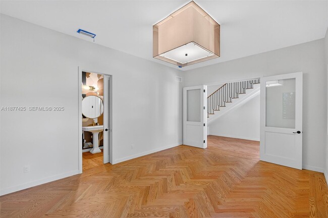 Building Photo - 2330 Overbrook St