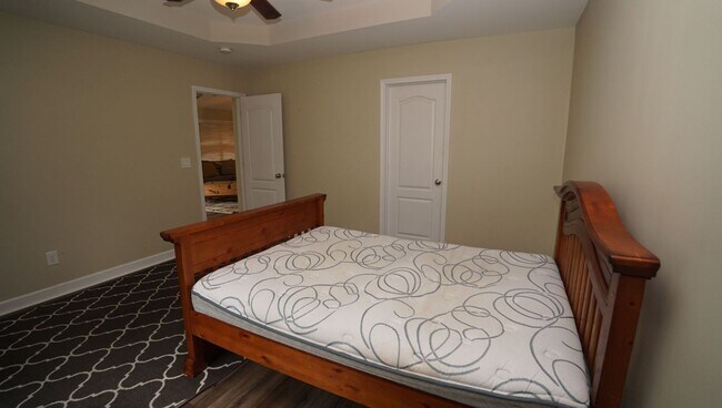 Building Photo - 412 Ridgeway Dr