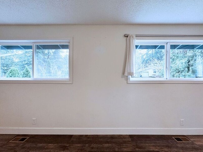 Building Photo - 725 Mimosa Ave