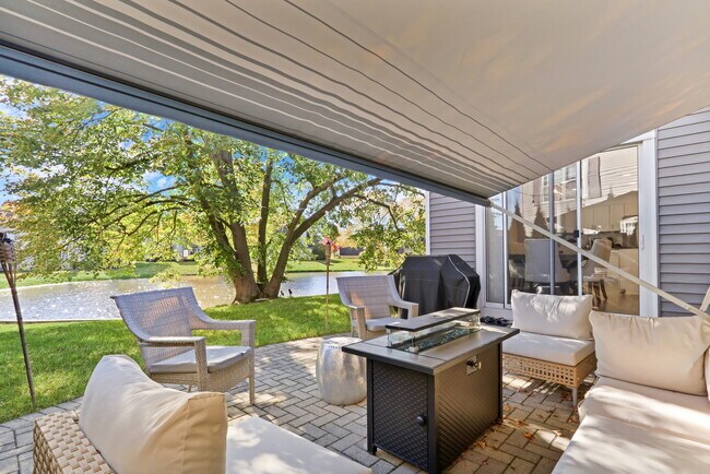 Building Photo - 658 White Ct