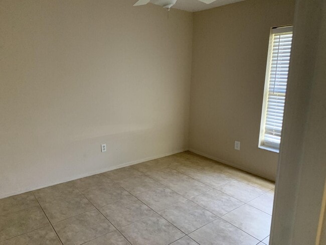 Building Photo - 273 NE Ardsley Dr