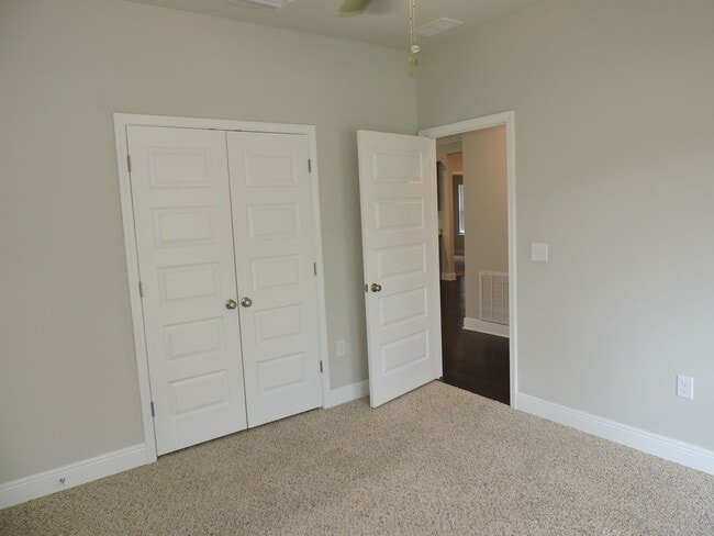 Building Photo - Beautiful home in gated community!