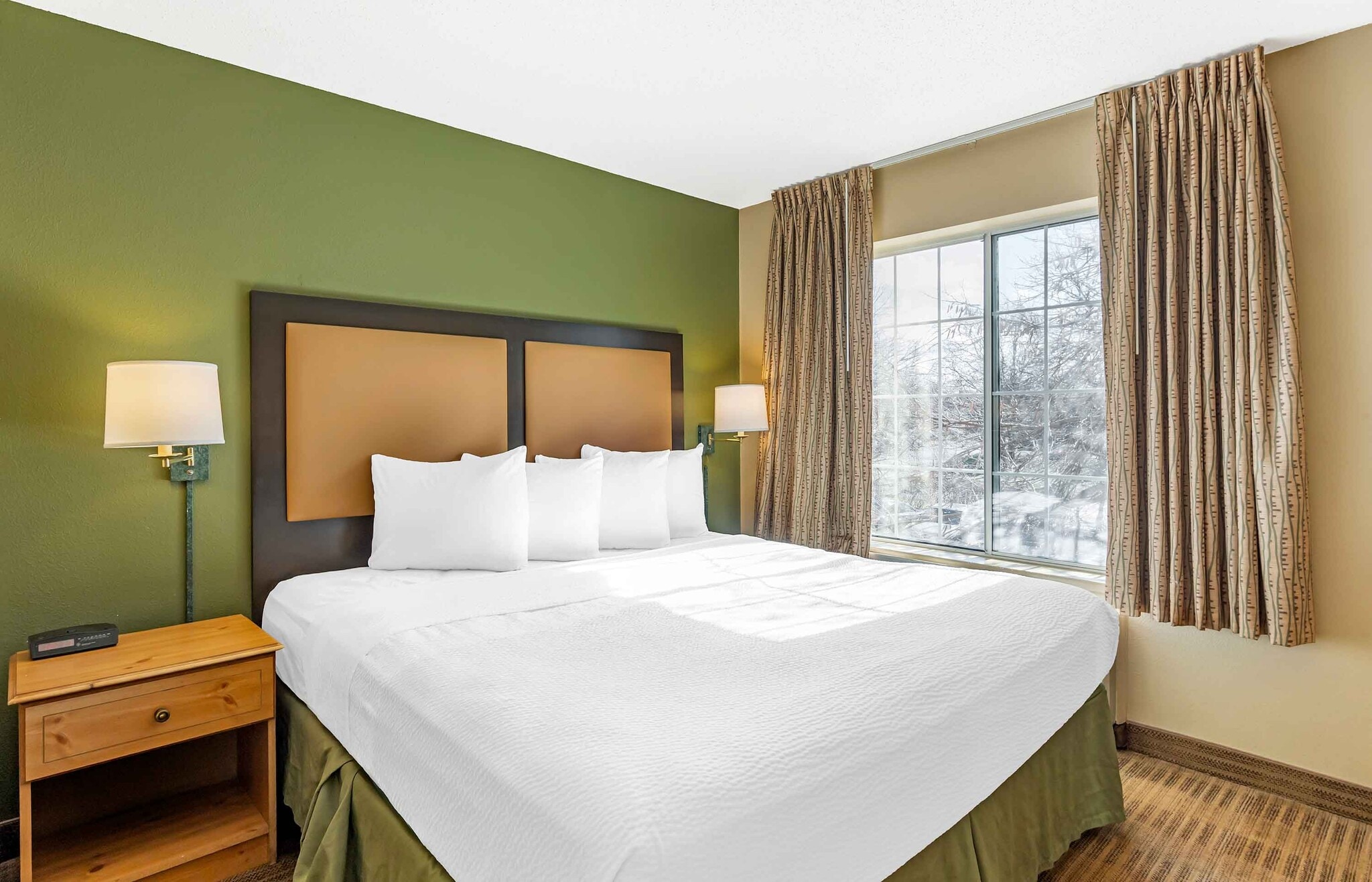 Building Photo - Furnished Studio-Chicago - Naperville - East