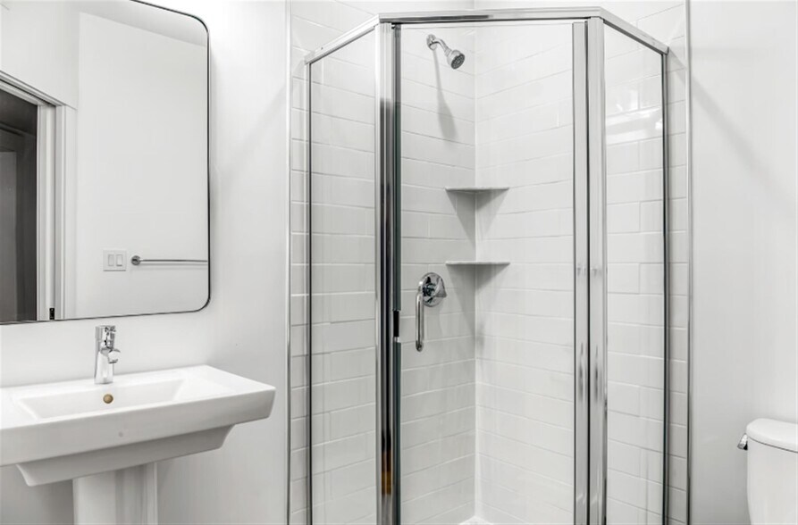 Building Photo - 1010 Cambridge St