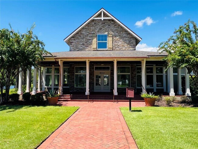 Building Photo - 8622 Lovett Ave