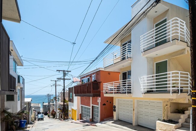 Building Photo - 213 Moonstone St