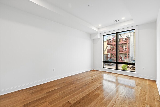 Building Photo - 318 4th St