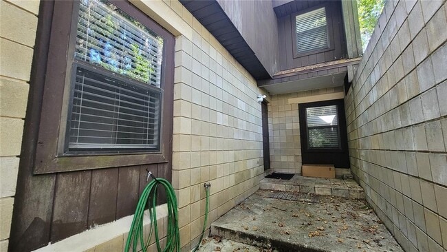 Building Photo - 7019 SW 44 Ave