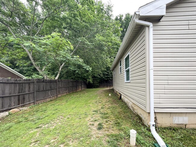 Building Photo - 316 W Chestnut Ave