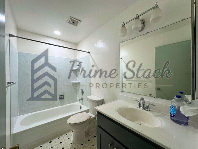 Building Photo - 2391 Sandpiper Way