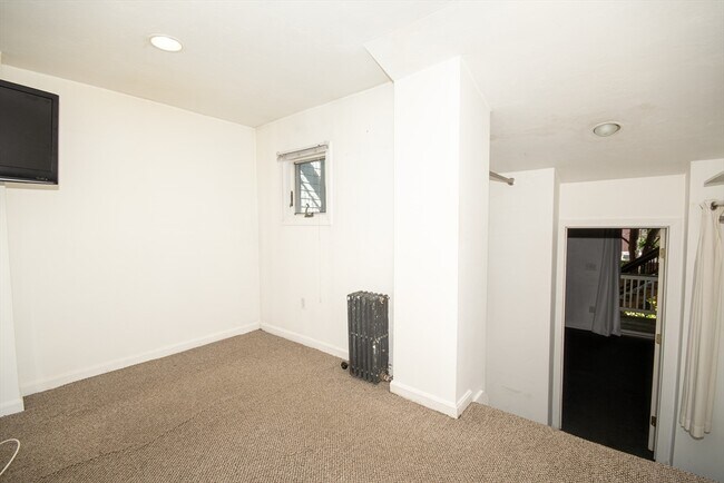 Building Photo - 703 E Broadway