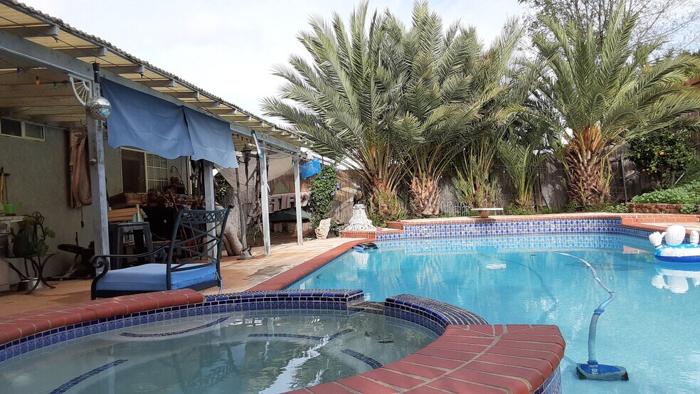 Building Photo - 15157 Jenell St