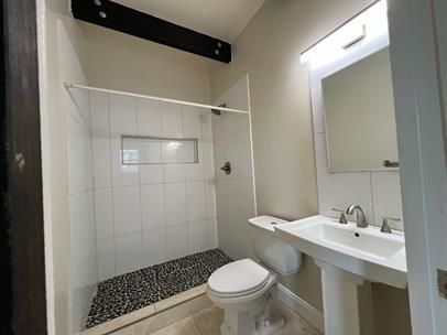 Building Photo - 500 Parkway Dr NE