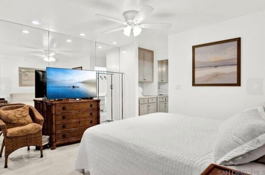 Building Photo - 1562 Camino Del Mar