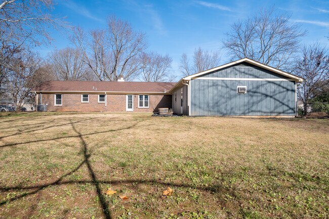 Building Photo - 110 Peabody Rd